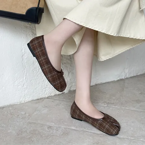 Damen Split Toe Tabi Schuhe PU Leder Karomuster Slipper Flats Vintage Casual Loafers Leichte Quadratische Zehe Tägliche Einzelschuhe