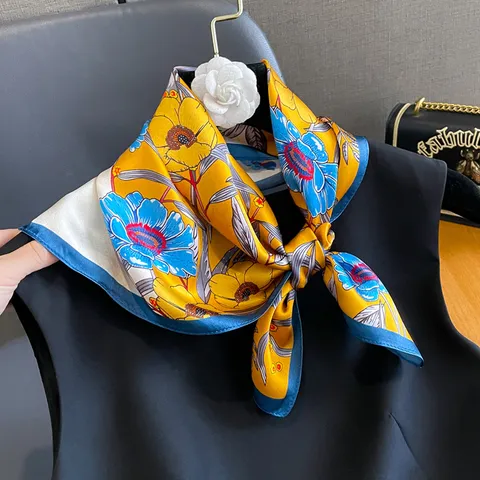 Sciarpa di Seta da Donna Elegante Stampa Floreale Quadrata Sciarpa da Collo Leggera per Commute Quotidiano Accessori di Moda