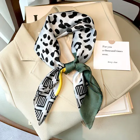 Sciarpa Quadrata in Raso alla Moda da Donna Stampa Leopardo Geometrica Tocco Seta Foulard Accessorio per Capelli