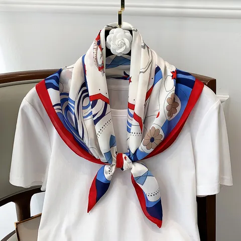 Sciarpa Quadrata alla Moda da Donna Stampa Equestre Geometrica Foulard da Collo in Polyester Fascia per Capelli Nastro per Borsa Accessorio Decorativo Quotidiano