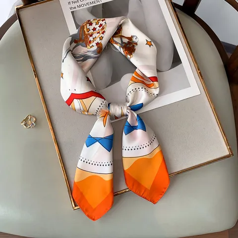 Sciarpa Quadrata alla Moda da Donna Stampa Equestre Geometrica Foulard da Collo in Polyester Fascia per Capelli Nastro per Borsa Accessorio Decorativo Quotidiano