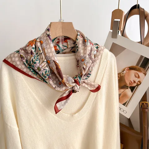 Foulard Quadrato in Poliestere con Stampa Floreale da Donna Retro Chic Sciarpa da Collo Elegante Primavera Autunno Sciarpa Decorativa