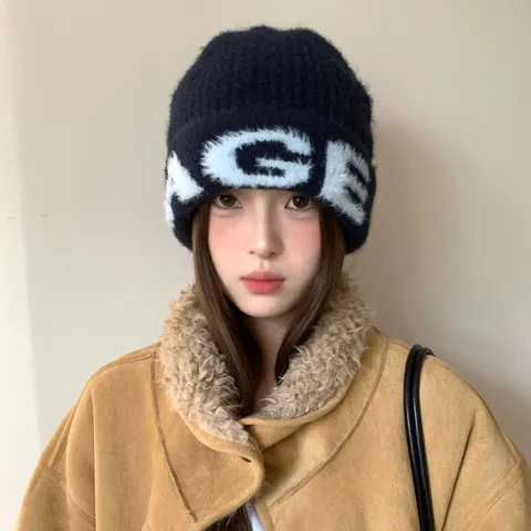 Bonnet en Tricot Peluche Lettre AGE Unisexe Protection des Oreilles Chaud Bonnet de Laine Hiver pour Femmes et Hommes