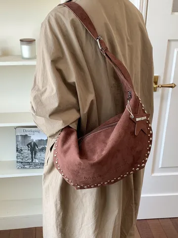 Vintage Klinknagel Schoudertas Voor Dames Maillard Stijl Hobo Tas PU Leer Halve Maan Crossbody Tas Met Sterrenbedel Retro Tas