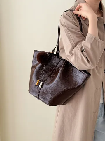 Vintage Olie-Was PU Lederen Tote Bag Voor Vrouwen Grote Capaciteit Schoudertas Mode Oksel Casual Bucket Bag Met Bedeltje