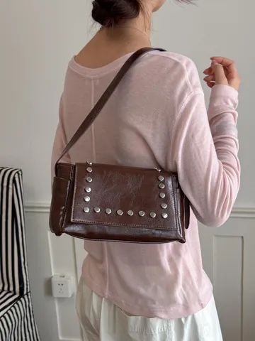 Dames Retro Punk Stijl Klinknagel Onderarm Schoudertas PU Leer Glanzende Motorfiets Tas Veelzijdige Mode Woon-werkverkeer Handtas