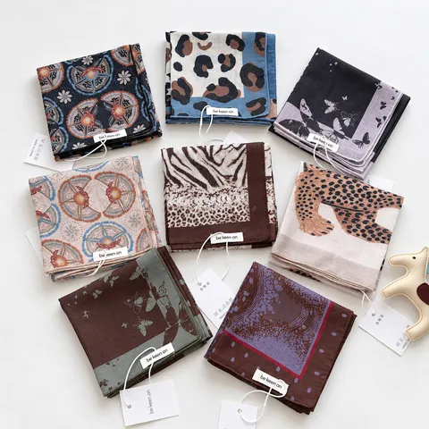 Damen Retro Bedruckter Quadratischer Schal Kleiner Satin-Gefühl Halsschal Polyester Bedruckter Schal Leopardenmuster Paisley Blumen Foulard Für Hemd Mantel