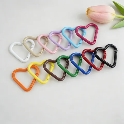 Colorful Painted Heart Shaped Aluminum Alloy Carabiner Peach Heart Backpack Hook DIY Keychain Jewelry Accessories
