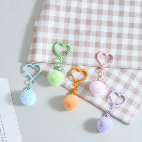 Süßer Plüschball Anhänger Bunte Herzschnalle Achter-Schnalle DIY Schlüsselanhänger Damen Herren Taschen Deko Material