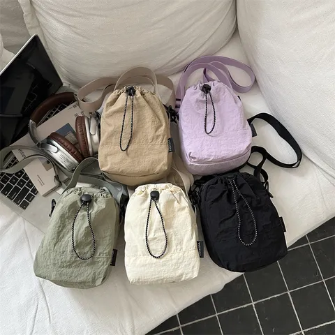 Borsa Porta Borraccia Leggera con Coulisse da Donna Minimalista in Nylon Borsa a Secchiello Tracolla Casual Porta Cellulare Spalla