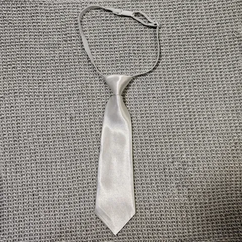 Childrens No-Tie Necktie Satin Fabric Adjustable Elastic Band White Neckwear For School Party Kids Fashion Accessories