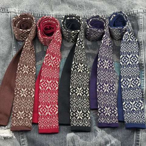 Vintage Fair Isle Geometric Snowflake Knit Tie Men Women Winter Casual Retro Flat Head Necktie Fashion Accessory