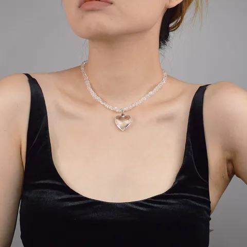 Transparent Glass Heart Pendant Necklace Women Niche Design Beaded Chain Clavicle Necklace Fashion Jewelry Gift