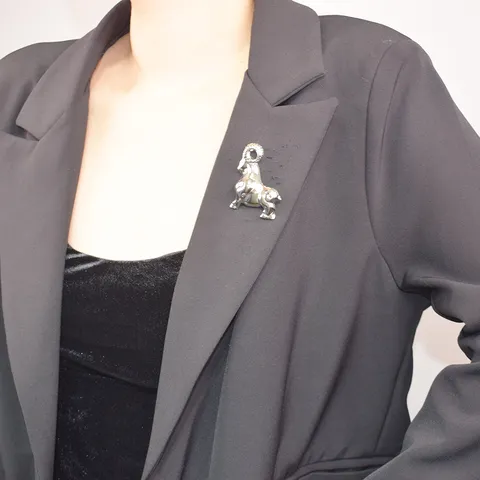 Retro Stereoscopic Zodiac Sheep Brooch Pin Elegant Alloy Animal Shape Suit Jacket Accessories Fashion Jewelry