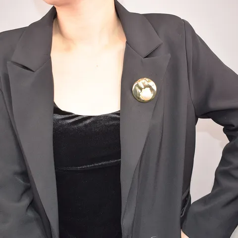 French Vintage Shell Pearl Brooch High-End Metal Wrinkled Texture Pin Suit Coat Accessory Fashion Jewelry Gift For Women