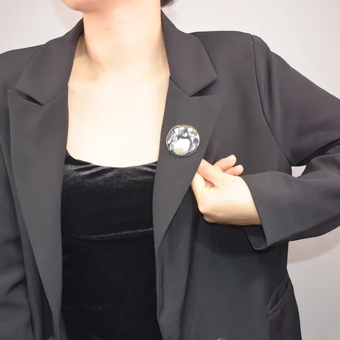 French Vintage Shell Pearl Brooch High-End Metal Wrinkled Texture Pin Suit Coat Accessory Fashion Jewelry Gift For Women