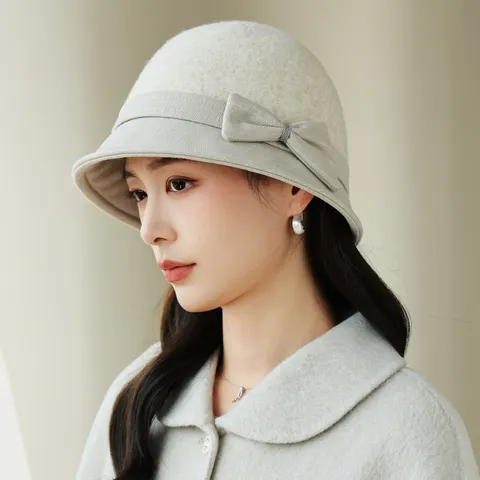 Chapeau Cloche Femme Style Hepburn Vintage en Polyester Hiver Chaud Avec Nœud Strass Bord à Carreaux Chapeau de Pêcheur