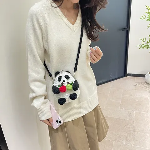 Sac Bandoulière Panda Crocheté à la Main pour Femme Joli Sac à Épaule en Fil Tricoté Avec Fermoir en Métal Petit Sac Carré Littéraire