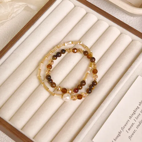 Braccialetto a Doppio Giro in Pietra Occhio di Tigre Vintage per Donna Stile Maillard Fatto a Mano Perla d'Acqua Dolce Cristallo Bracciale con Pendente a Fiocco Pianeta