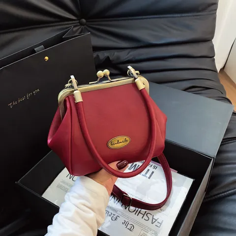 Vintage PU Leather Kiss-Lock Shoulder Bag For Women Solid Color Retro Crossbody Mini Handbag With Metal Frame Frame Top Handle Bag Fashion Versatile Wallet Bag