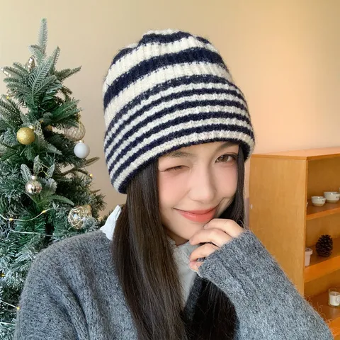 Damen Japanische Gestreifte Strickmütze Herbst Winter Warmer Ohrenschutz Slouchy Skull Cap Kontrastfarbe Strickkopfbedeckung