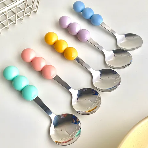 Cuillère à Dessert et Fourchette en Acier Inoxydable Couleur Macaron Jolie Poignée à Trois Perles Vaisselle Portable Outil de Cuisine