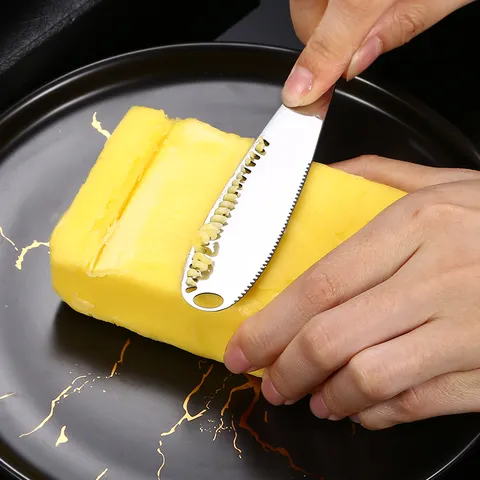 Couteau à Beurre en Acier Inoxydable Avec Trous Et Bord Dentelé Tartineur Polyvalent pour Fromage Et Confiture Outil de Cuisine