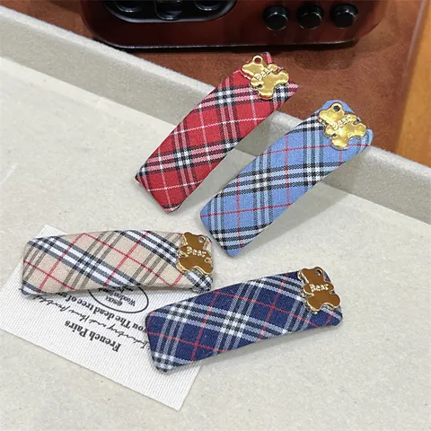 Vintage Karo Stoff Haarclip Mit Goldenem Bären Anhänger Preppy Stil BB Clip Für Mädchen Damen Mode Haarschmuck