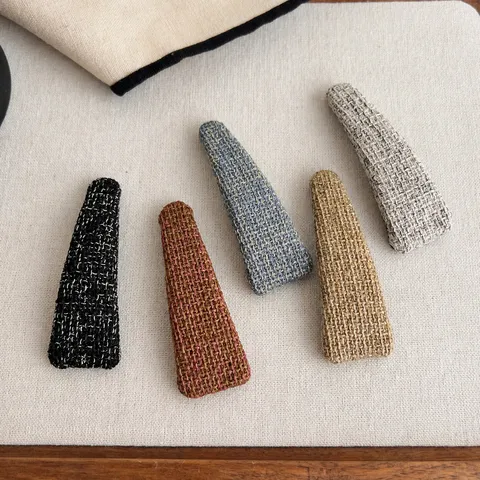 Simple Peluche Tweed Plaid Triangle BB Clip Femmes Automne Hiver Haut de Gamme Épingle à Cheveux Clip Frange Latérale Coiffure