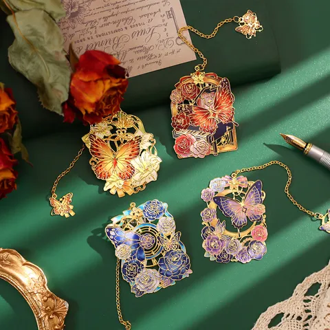 Vintage Hollow Metal Butterfly Bookmark Exquisite Oil Painting Style Flower Koi Fish Pendant Bookmark For Students Gift Stationery