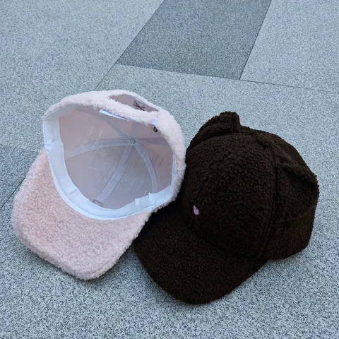 Casquette de Baseball en Laine d'Agneau pour Femmes Oreille d'Animal Mignonne Cœur Brodé Chapeau d'Hiver Chaud Ajustable