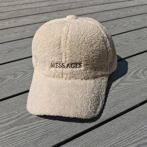 Casquette de Baseball Unisexe en Fausse Laine d'Agneau Hiver Broderie Chaud Coupe-vent Lettres Casquette à Visière Décontractée Réglable
