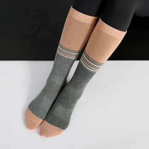 Chaussettes de Yoga Rayées pour Femmes Antidérapantes en Coton Chaussettes de Sport