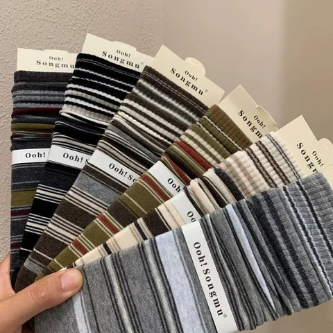 Dames Koreaanse Stijl Contrast Kleur Gestreepte Halverwege de Kuit Socken Casual Gekamd Katoen Ademend Mode Kousen