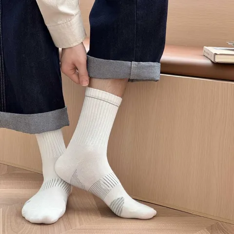 Herren Wadenhohe Lässige Baumwollsocken Minimalistische Einfarbige Business Crew Socken Atmungsaktiv Schweißabsorbierend Weiches Strickware