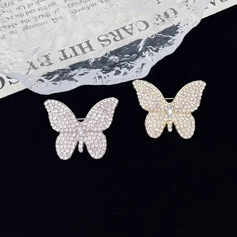Elegant Alloy Rhinestone Butterfly Brooch For Women Exquisite Animal Pin High-End Fashion Commute Jewelry Versatile Clothing Accessory