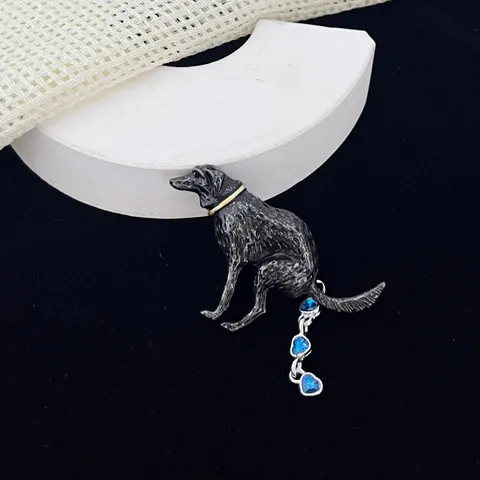 Funny Dog Pooping Brooch Antique Silver Zinc Alloy Blue Rhinestone Heart Tassel Pin Creative Animals Individual Jewelry Gifts Men Women