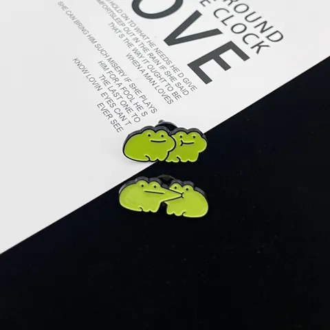 Cute Green Frog Enamel Brooch Pin For Couple Cartoon Animal Lapel Pin Alloy Enamel Jewelry Accessory For Backpack Clothes Gift