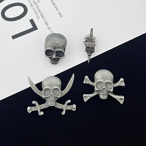 Gothic Retro Skull Dagger Brooch Zinc Alloy Dark Style Skeleton Pins For Halloween Punk Personality Unisex Clothing Jewelry Accessory