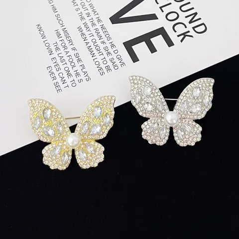 Elegant Butterfly Brooch Pin For Women Vintage Zinc Alloy Rhinestone Artificial Pearl Insect Lapel Pin Wedding Banquet Jewelry Gift