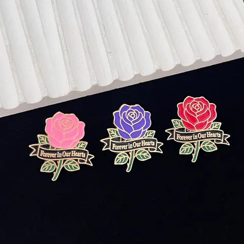 Elegant Zinc Alloy Enamel Rose Brooch Forever in Our Hearts Ribbon Metal Pin Floral Corsage Fashion Jewelry Accessory for Women