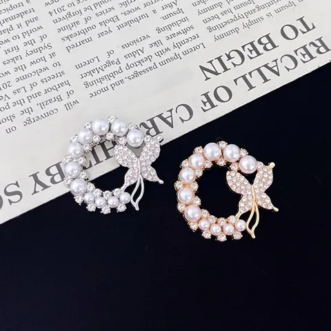 Exquisite Butterfly Artificial Pearl Brooch For Women Zinc Alloy Rhinestone Flower Pin Elegant Accessories For Coat Sweater