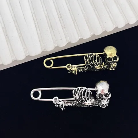 Vintage Punk Skull Safety Pin Brooch Zinc Alloy Electroplated Gothic Dark Skull Skeleton Pin For Halloween Clothes Waist Cinch Accessories