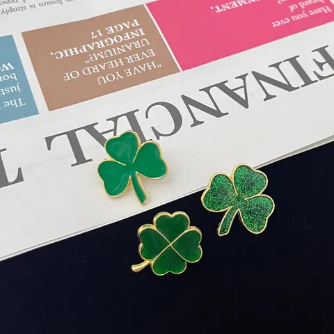 Minimalist Zinc Alloy Green Clover Brooch Electroplated Fashion Four-Leaf Clover Lapel Pin Jewelry Gift For Women Men