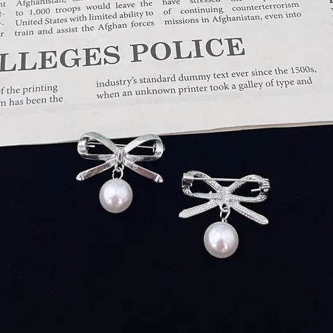 Fashion Rhinestone And Artificial Pearl Bowknot Brooch Pin Elegant Anti-Glare Alloy Jewelry For Women