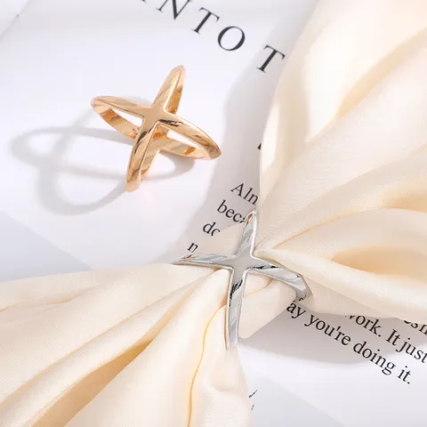 Minimalistisch Legierung Kreuz Geometrisch Schalschnalle Vielseitig Kleidung Ecke Knoten Clip Leichter Luxus Mode Zubehör Schmuck