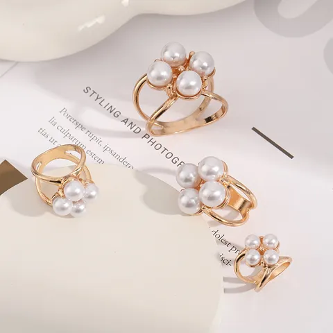 Französisch Elegante Perle Seidenschalschnalle Minimalistisch Kleine Legierung Künstliche Perle Ring Schal Clip Mode Schmuck
