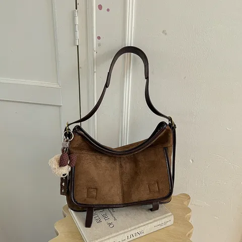 Dames Retro Maillard Stijl Hobo Tas Grote Capaciteit Suède Stof Messenger Tas Casual Schouder Crossbody Tas Met Beer Hanger