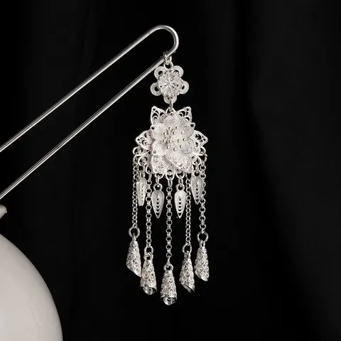 Palillo para el Cabello Estilo Étnico Miao Vintage Chino Borla Larga Mariposa Flor Accesorios Hanfu Horquilla de Aleación Hueca para Mujeres