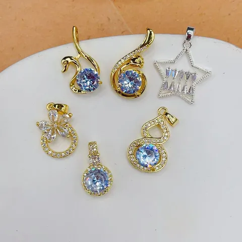Moda Circonia Incrustado Gota de Agua DIY Colgante Cobre Chapado en Oro Real Encanto para Mujer Fabricación de Joyas Accesorios de Collar